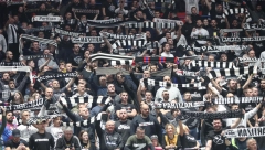 SJAJNA VEST ZA NAVIJAČE CRNO-BELIH KK Partizan izašao u susret "grobarim"