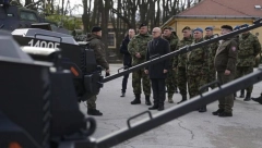 POSETA ELITNOJ JEDINICI Ministar Vučević obišao Gardu Vojske Srbije (FOTO)