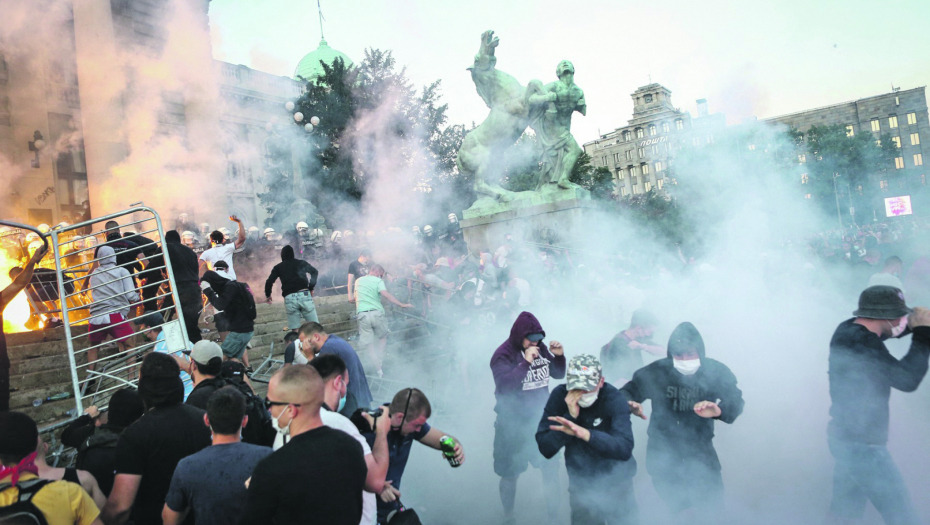 DESNIČARI SPREMAJU NEREDE I UPAD U SKUPŠTINU! Pakleni plan dveri, Novi DSS, Zavetnici i NS nameravaju da izazovu haos u danu kada se u parlamentu razgovara o KiM