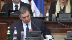 DETALJ KOJI JE ODUŠEVIO SRBIJU Pogledajte šolju predsednika Vučića, diskretna poruka za one koji bi da ga "pripitome"(FOTO)