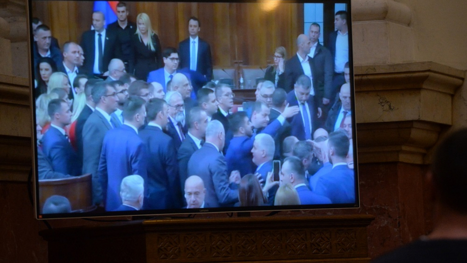 "DIVLJAŠTVOM ŽELE DA POBEDE ARGUMENTE" Vesić: Pokušaj državnog udara