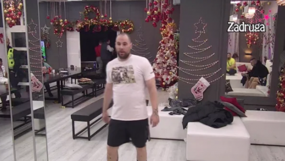 Zvezdan nastavlja da pravi haos po imanju Prati Anu u stopu, pa joj najavio PAKAO