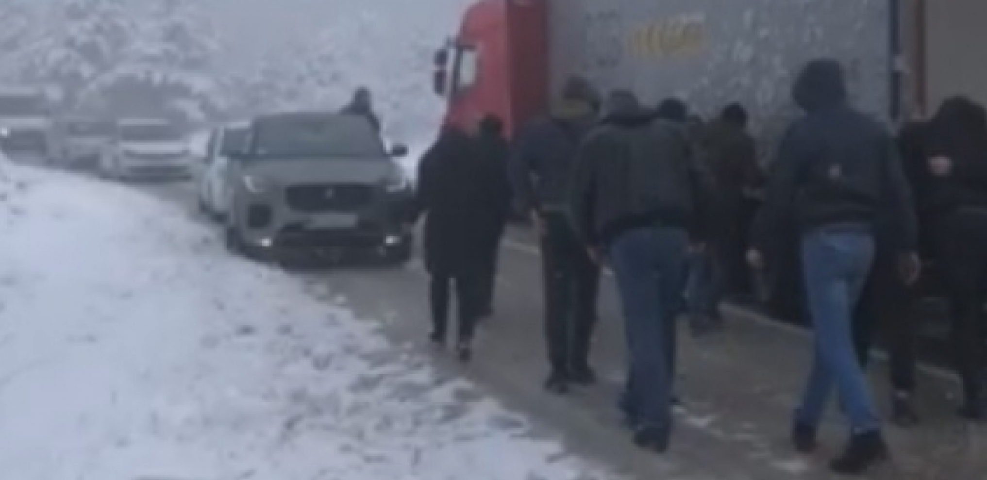 SRPSKA SLOGA MOŽE POMERITI SVE GRANICE:  Pa čak i šlepere! (FOTO)