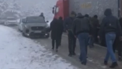 SRPSKA SLOGA MOŽE POMERITI SVE GRANICE:  Pa čak i šlepere! (FOTO)