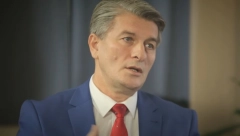 MEHMEDOVIC SVOJOM GLUPOŠĆU PRAVI OD SRBIJE NEPRIJATELJA Od lojalne Republike Srpske stvara novi problem
