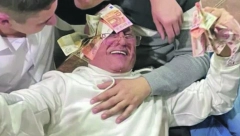 PEVAČ MRTVU SUPRUGU DRŽAO U HLADNJAČI Dva dana odlagao sahranu jer je uzeo 500 evra za svadbu