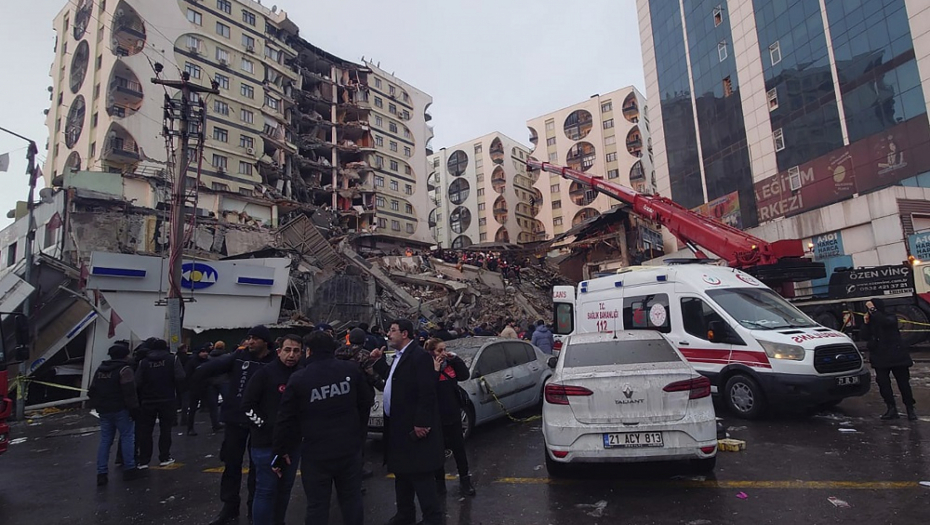 NOV RAZORAN ZEMLJOTRES U TURSKOJ! Izmereno 7,8 stepeni po Rihterovoj skali! (VIDEO)