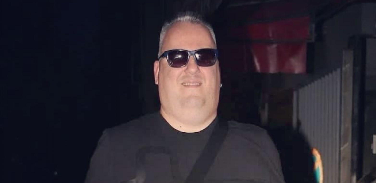 PRVI PUT U KARIJERI Dejan Matić peva našim ljudima u Dubaiju!