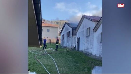 UGAŠEN POŽAR U BUKOVCU U fabrici izgorelo više od 1.000 kvadrata magacina (VIDEO)