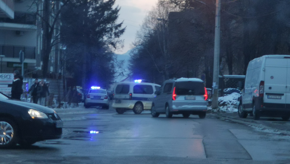 VELIKA PUCNJAVA U ČAČKU Muškarac ispalio nekoliko hitaca iz puške u drugog, povređeni čovek ležao na sred ulice