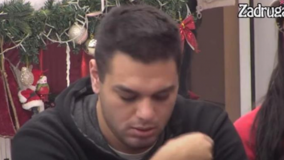 ON JE DEGENERIK, VUČE SE KROZ KUĆU KAO SLINA Zadrugari se ostrvili na Adama, Đogani nakon uvreda ne zna gde udara