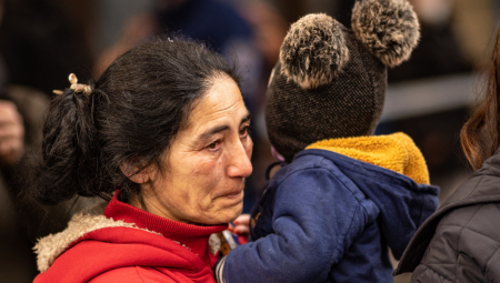 "NAPUSTILA SAM TROJE DECE I PRESELILA SE KOD DEČKA" Skandalozna ispovest majke, potez njene ćerke će vas šokirati!