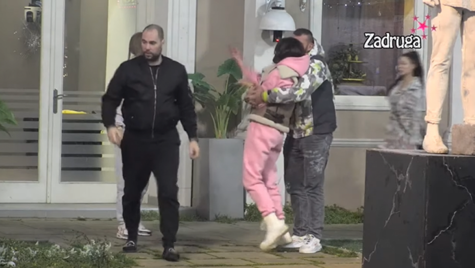KONAČNO PUŠTENA Anđela besna izašla iz zatvora, pa se uputila ka sobi sa jednim ciljem (FOTO/VIDEO)