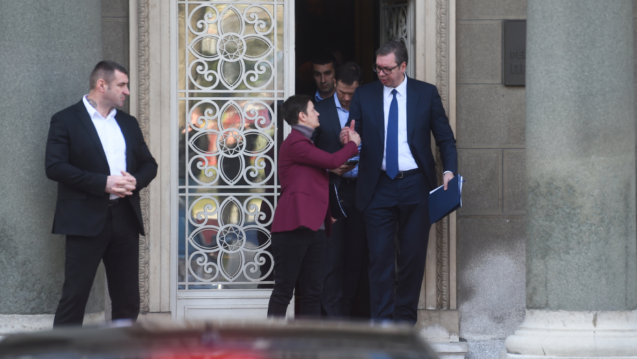 ZAVRŠEN SASTANAK SA PREDSEDNIKOM VUČIĆEM Premijerka i ministri iz SNS napustili zgradu Predsedništva (FOTO)