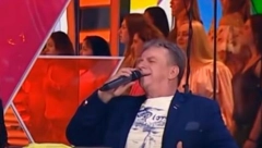 PEVAČ BOLUJE OD CEREBRALNE PARALIZE Ceo život proveo je na štakama, a evo kako je odrastao: MORALI SMO DA DELIMO PARČE HLEBA