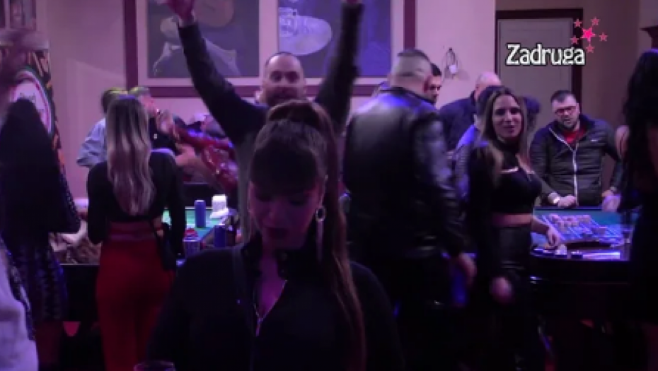 KAKO LI ĆE ĐURIČIĆEVA REAGOVATI?! Maja rezervisala izolaciju sa Zvezdanom, on joj se PRIPIO UZ TELO