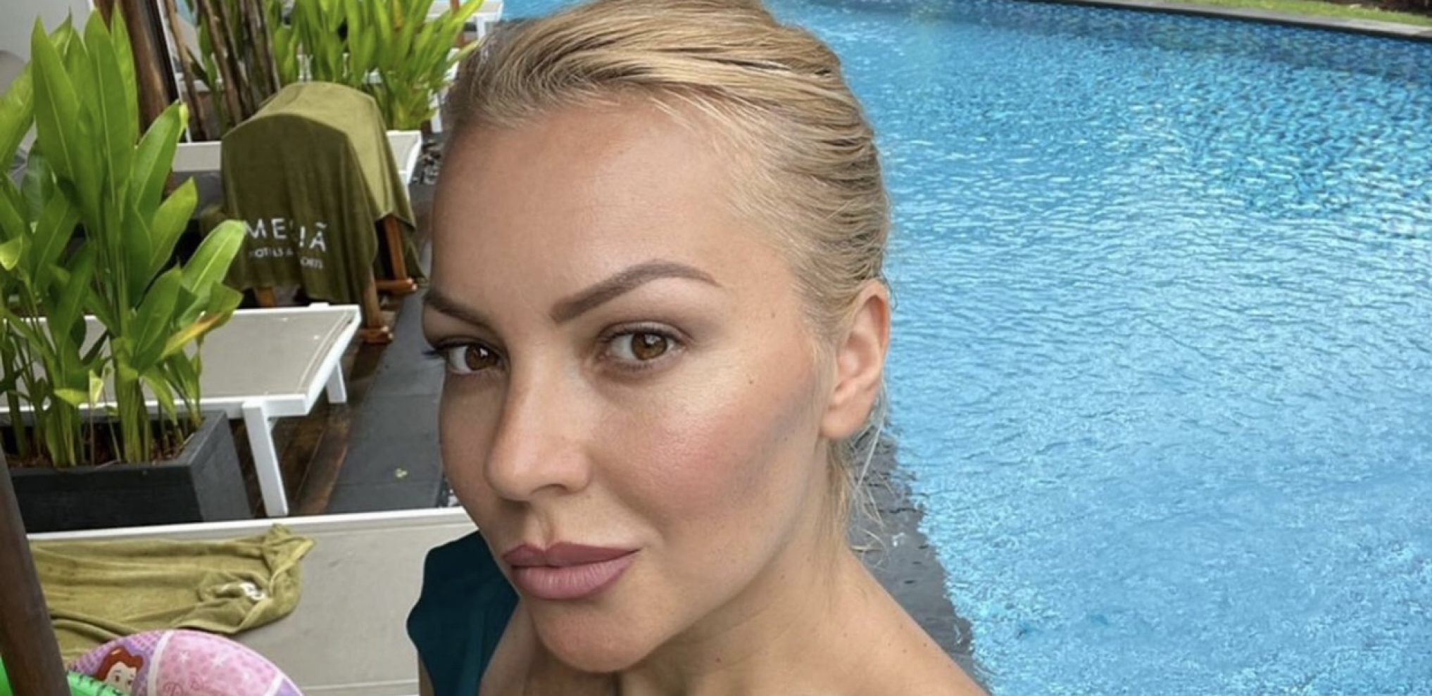 ALO! PAPARACO UHVATIO PEVAČICU KADA SE NAJMANJE NADALA! Niko nije ni slutio da će posetiti baš njega