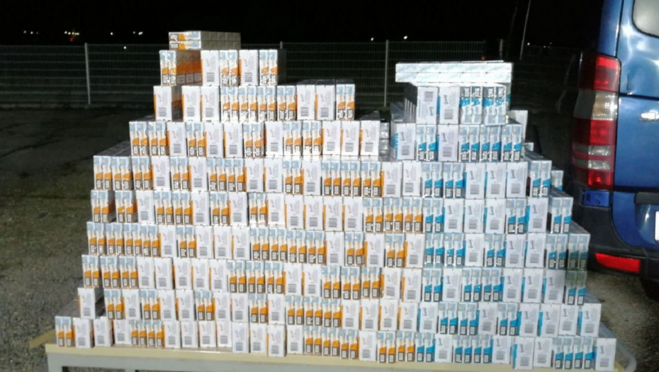 ZAPLENA U NOVOM PAZARU Pronašli mu oko 15.000 paklica cigareta