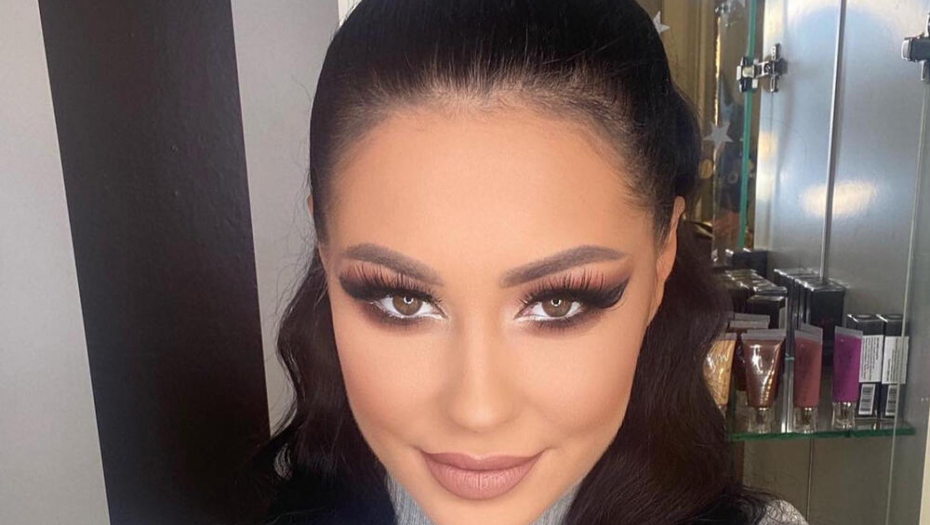 IZA OSMEHA KRIJE SE TRAGEDIJA I PREVARA Težak život Aleksandre Bursać: Otac joj POGINUO, živela u sigurnoj kući, a onda ju je VERENIK RAZORIO