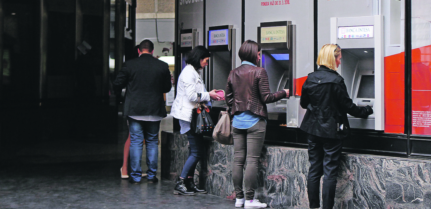 STAVILA JE KARTICU U FUTROLU ZA MOBILNI TELEFON: To je koštalo svega što je imala na njoj!