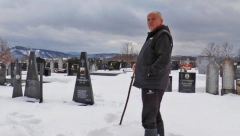 "NE PREPISUJTE DECI NIŠTA ZA ŽIVOTA" Reči koje paraju dušu, Obren na spomeniku ispisao poruku očajnog i prevarenog čoveka