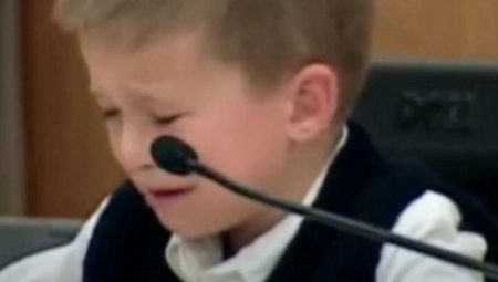 DEČAK JE NACRTAO CRTEŽ, A NAKON TOGA NJEGOVA MAJKA JE ODMAH UHAPŠENA Osudili su je na doživotnu robiju (VIDEO)