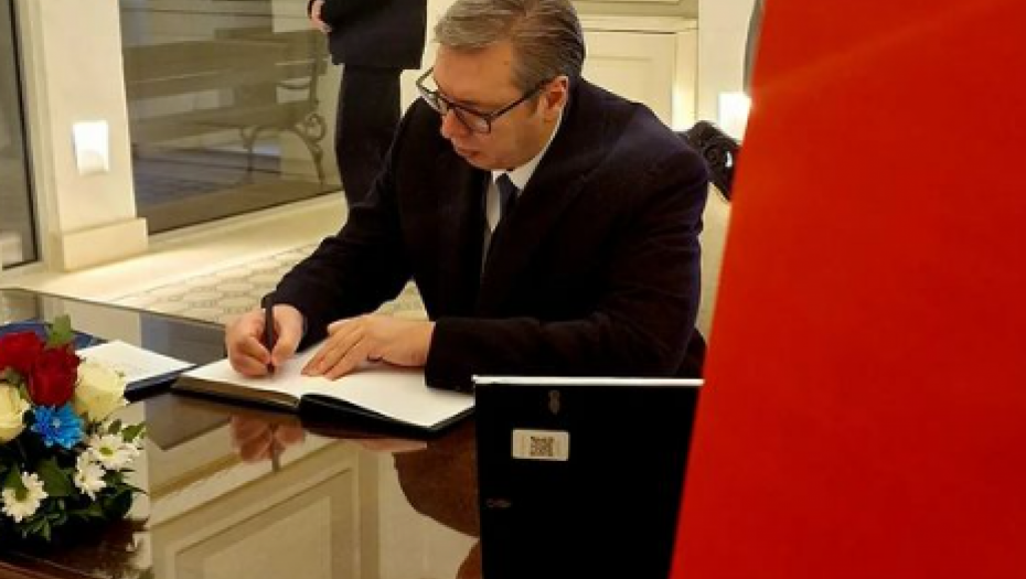 VUČIĆ SE UPISAO U KNJIGU ŽALOSTI Republika Srbija i njeni građani iskreno saosećaju sa turskim prijateljima (FOTO)