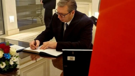 VUČIĆ SE UPISAO U KNJIGU ŽALOSTI Republika Srbija i njeni građani iskreno saosećaju sa turskim prijateljima (FOTO)