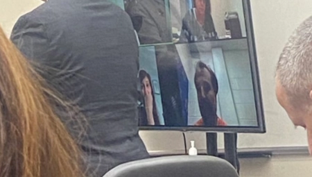 POGLED UBICE?! Snimak sa suđenja Brajanu Volšu - detalj koji sve otkriva! (VIDEO)