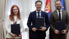 Mali potpisao ugovore sa dobitnicama stanova u nagradnoj igri "Uzmi račun i pobedi"