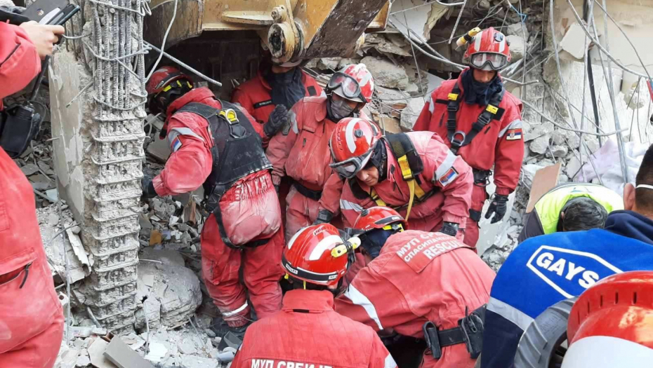 SRPSKI HEROJI SPASILI ŽENU U TURSKOJ Više od 100 sati provela pod ruševinama! (FOTO)