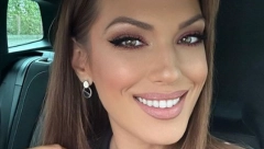 "STAVILA JE SILIKONE SIGURNO!" Fotke naše voditeljke usijale mreže, skinula se i pokazala izvajano telo, komentari pljušte