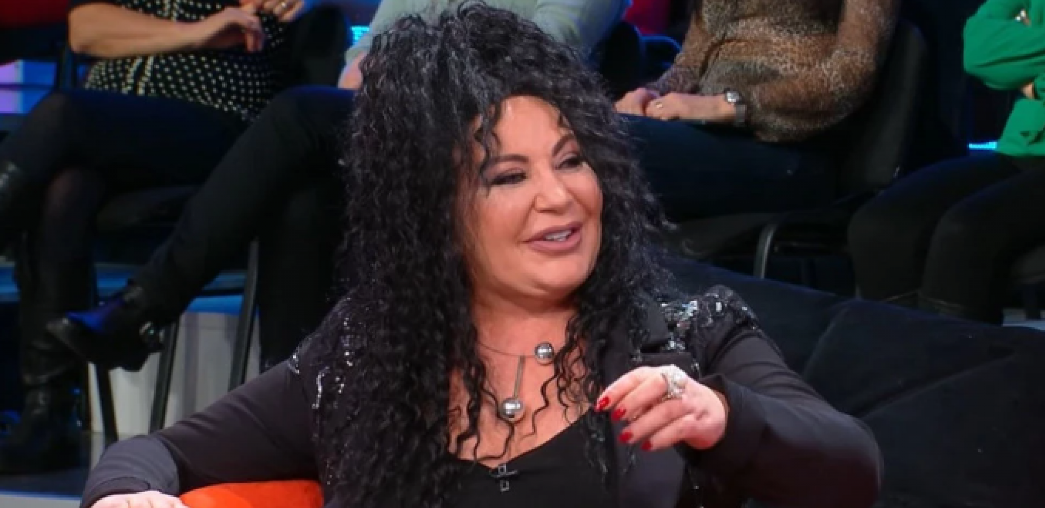 BEŽALA SAM OD KUĆE I PROBALA SVE I SVAŠTA Stoja je u detinjstvu bila problematična, pevačica i danas pamti batine koje je dobila od oca!