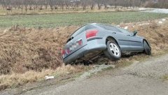 SLETEO U KANAL, PA IZAŠAO IZ KOLA I OTIŠAO Bizarna nesreća kod Čačka, očevici zbog ovoga u čudu! (FOTO)