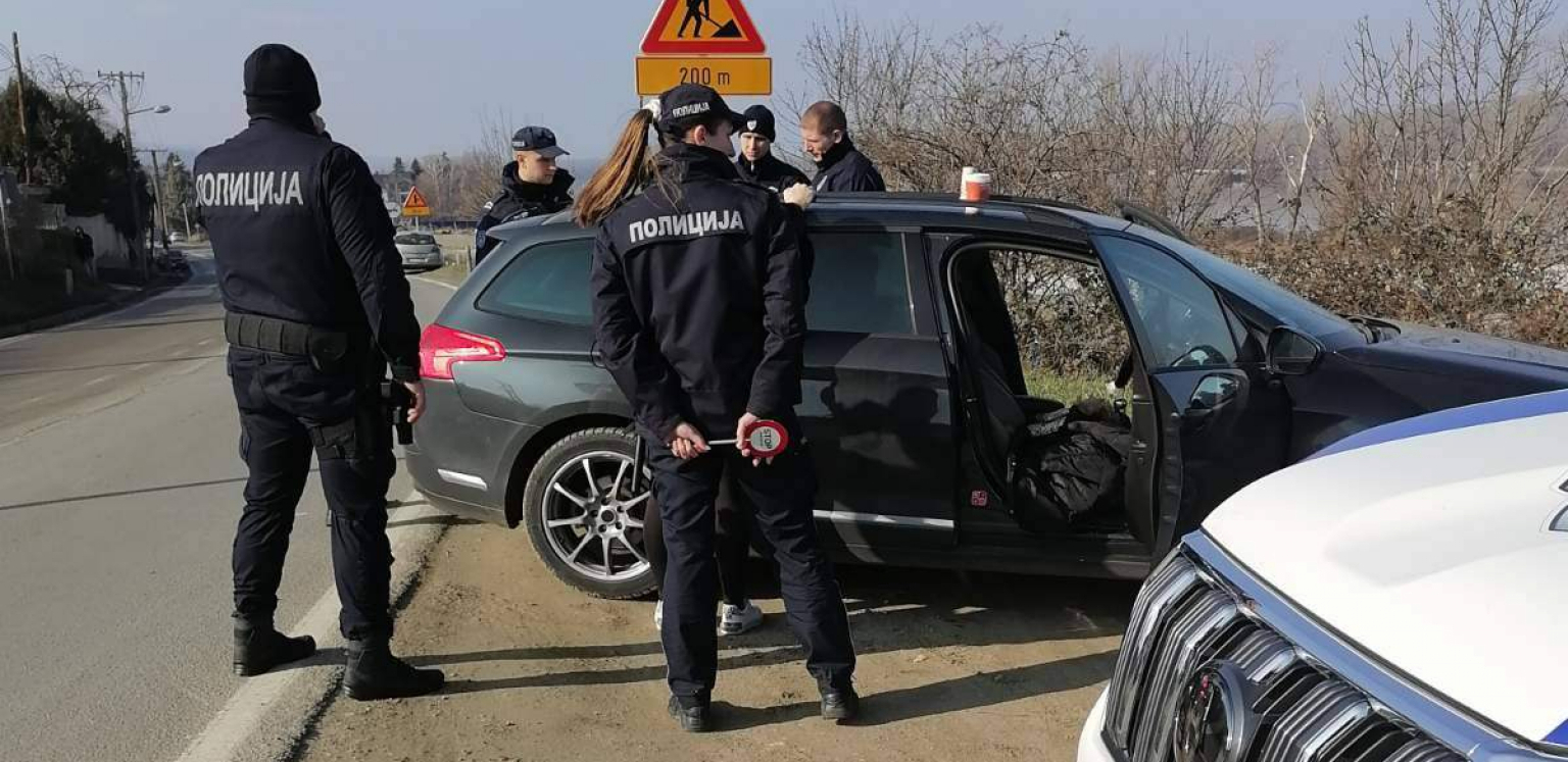 SPREMIO METAK PROTIV VUČIĆA NA DRŽAVNI PRAZNIK Pripadnik "Narodnih patrola" krenuo na miting naoružan do zuba, policija mu pronašla karabin sa optikom (FOTO/VIDEO)