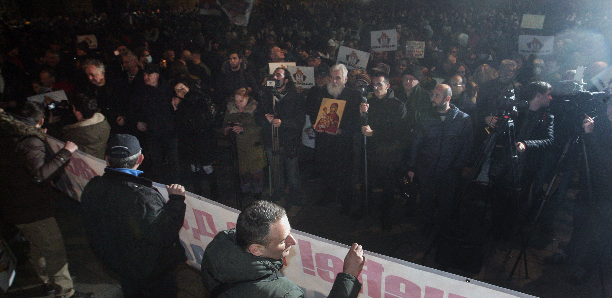 SRAMNIM SKUPOM POKUŠALI DA UVREDE SRPSKI NAROD! Oglasili se iz GO SNS Novi Sad