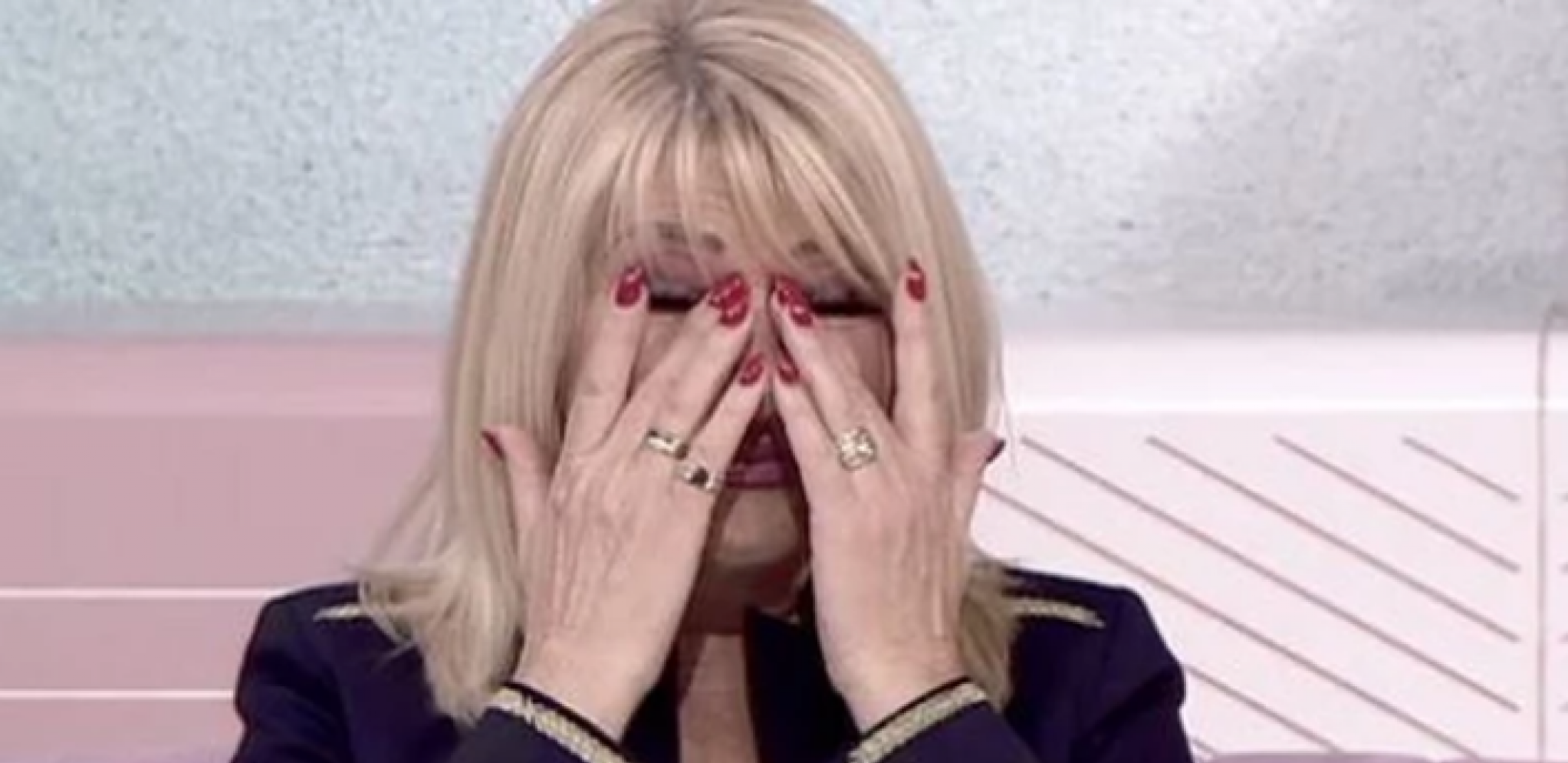GOCA LAZAREVIĆ SE RASPLAKALA U SRED EMISIJE "Čujem mu glas koji kaže pevaj Goco, pevaj"