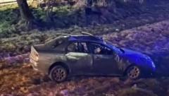 HOROR U KRALJEVU Automobil sleteo s mosta, vatrogasci jedno vozilo seku da izvuku putnike, među njima i deca! (FOTO)