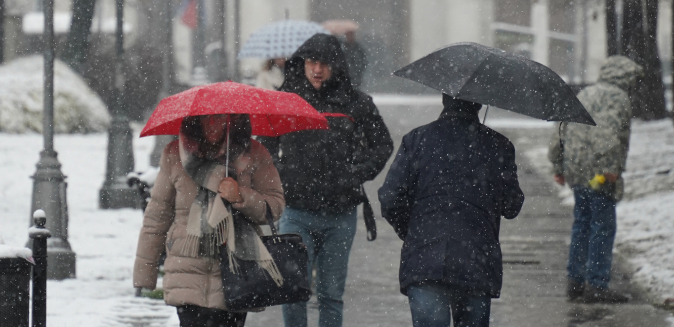 POVRATAK LEDENE ZIME U SRBIJU Za manje od 24 časa kreće nevreme, a evo kad će nas okovati sneg i minus