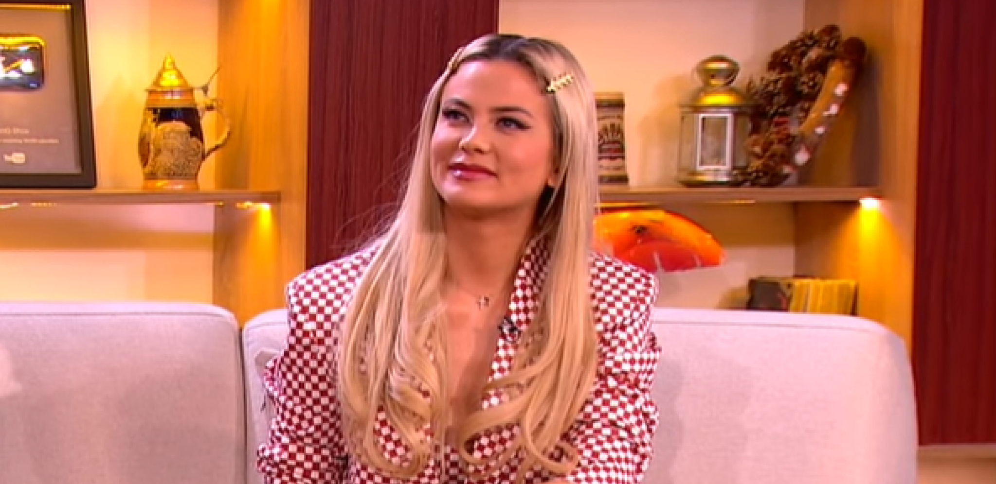 RODILA MI JE ŠLJIVA Milica Pavlović posetila rodno selo, pa se pohvalila voćnjakom (FOTO)