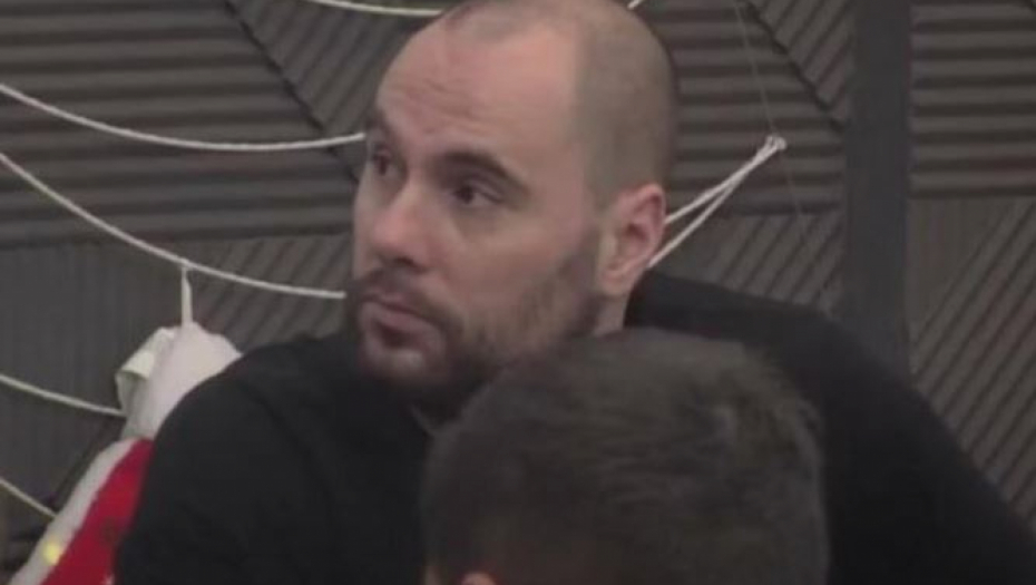 "ZARAZIĆE SVE ZADRUGARE" Javnost u panici, Zvezdan se sakrio od kamera, pa uradio ovo (VIDEO)