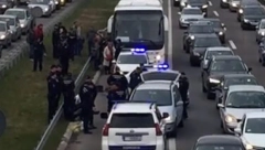 BUGARI FLAŠAMA I PAJSEROM DEMOLIRALI AUTOBUS Vozač otkrio kako se desio napad kod Arene, bilo i pucnjave!