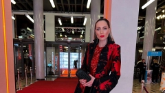 HOLIVUDSKI GLAMUR! Jelena Gavrilović opravdala epitet najlepše i najstilizovanije glumice, a evo čiji je kaput ponela! (FOTO)
