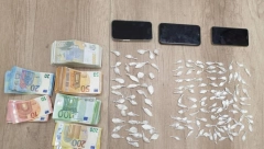 DILER I MUŠTERIJA UHAPŠENI U SREMSKOJ MITROVICI SA HEROINOM Došao po robu, pa završio u pritvoru