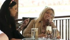 NAŠA JUTJUBERKA SE GUŠI U SUZAMA Nepoznati muškarac joj ukrao telefon i pretio golim slikama, a evo šta se zapravo dešava iza svega toga!