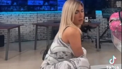 TRESLA ZADNJICOM I SPUŠTALA SE DO PODA Prljavi ples Jovane Jeremić pokrenuo lavinu komentara, svi komentarišu šta je obukla (VIDEO)