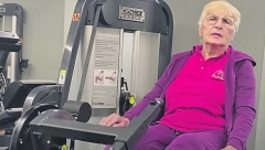 BAKA ANTONIJA, SVAKA ČAST! Ide u teretanu u devetoj deceniji i to s crvenim karminom!