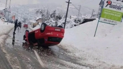 AUTOMOBIL ZAVRŠIO NA KROVU Nesreća u Priboju: Saobraćaj otežan (FOTO)