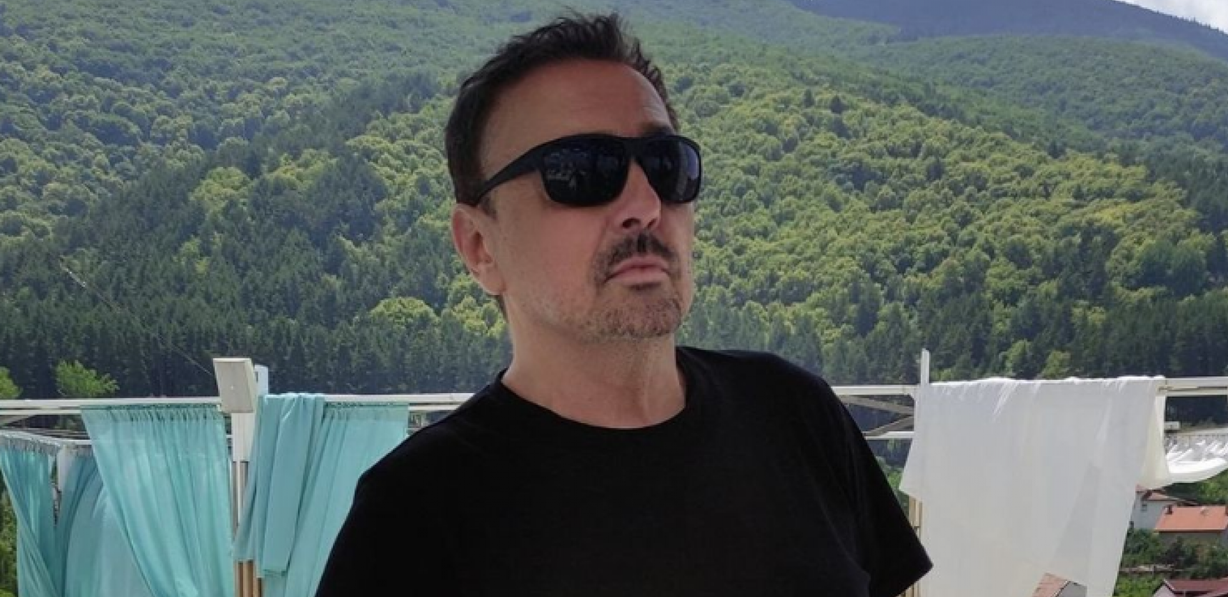 SLABO JE VIĐAMO U JAVNOSTI, PEVAČ JE KRIJE OD RADOZNALIH POGLEDA Keba napravio presedan pa otkrio sve o njihovom braku, a ovo su detalji iz njihovog zajedničkog života  (VIDEO+FOTO)