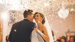 NAŠLI NAČIN DA ZGRĆU LOVU Glumci i voditelji venčavaju po Srbiji, a za ovu uslugu treba izdvojiti paprenu sumu!